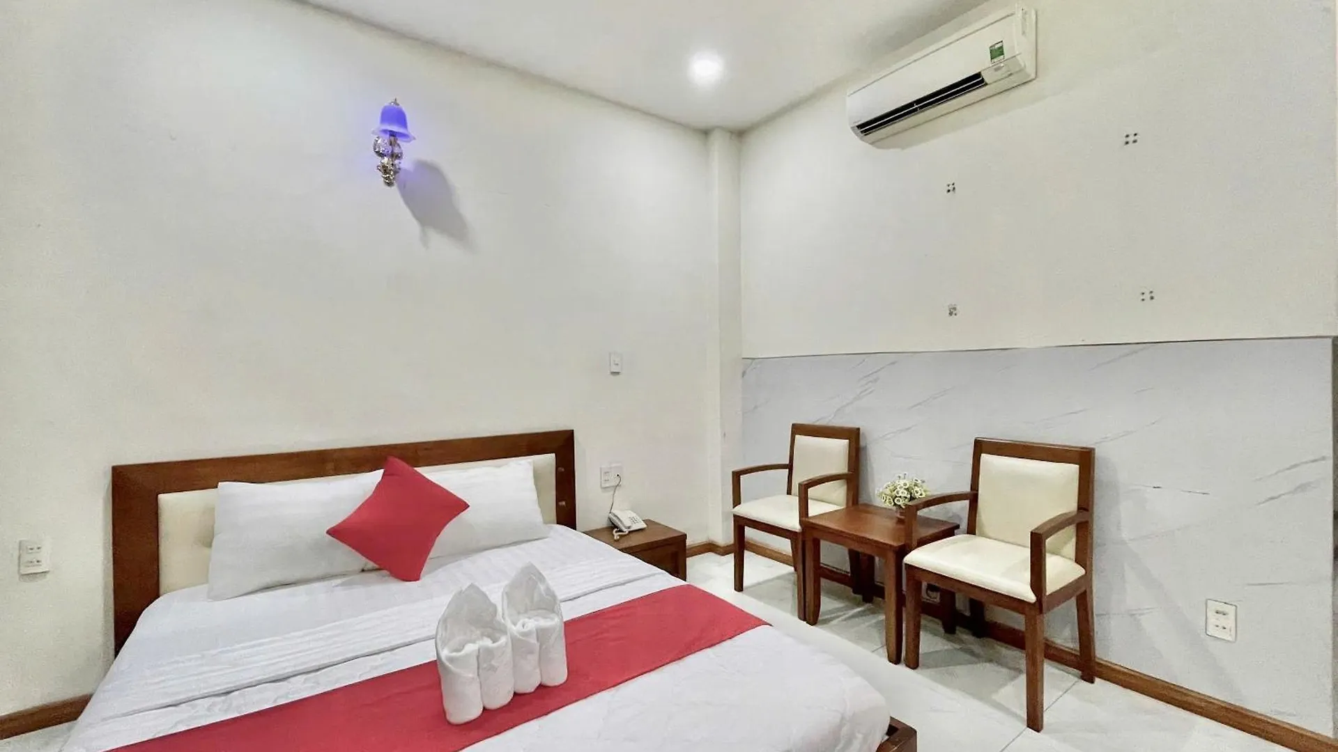 Nhu Y Hotel Ho Si Minh-város